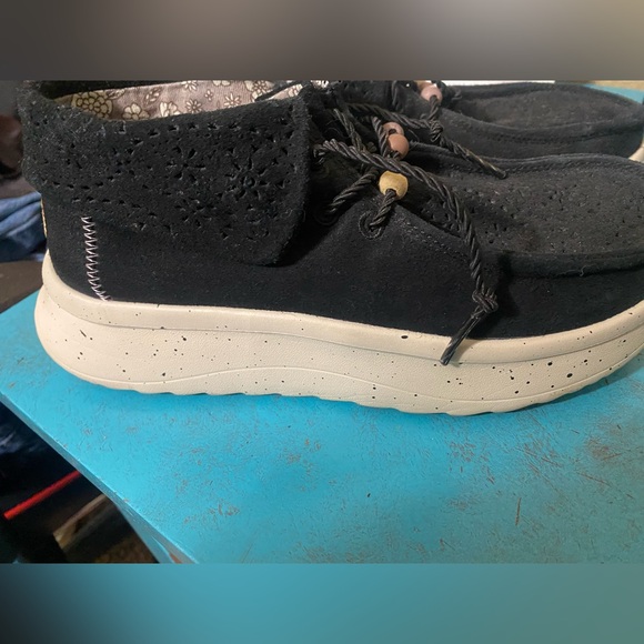 Size 6.5 hey dude platforms. Only worn 3 times. - Picture 3 of 4